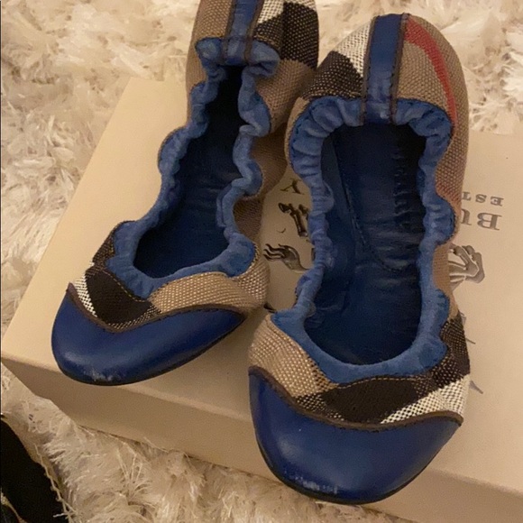 Burberry flats - Picture 1 of 3